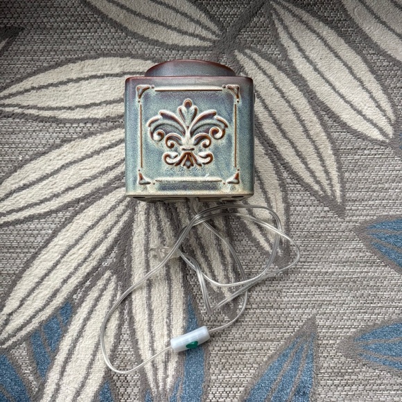 Yankee Candle Large Electric Melt Warmer Scenterpiece Damask Farmhouse BlueBrown - Picture 2 of 6